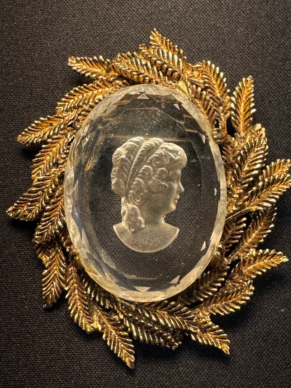 Vintage Intaglio Gold Tone Glass Cameo Brooch